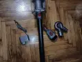 Отлична прахосмукачка Dyson V10 с добра батерия и аксесоари, снимка 3