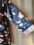 L/ XL Тъмно син сатенен халат на розови цветя , снимка 6