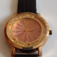 Марков дамски часовник VERSACE с кожена каишка много красив - 21753, снимка 2 - Дамски - 36192017