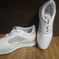 Страхотни спортни обувки , снимка 1 - Маратонки - 41060343