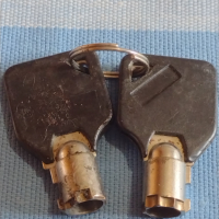 Два броя резервен ключ за кутия с инструменти за КОЛЕКЦИОНЕРИ 40945, снимка 1 - Други ценни предмети - 44836000