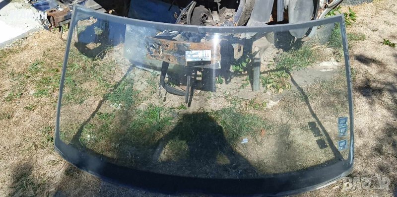 Предно стъкло челно за Мерцедес 124 седан , комби, снимка 1