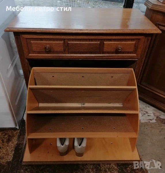 Компактен шкаф изработен от естествено дърво, с елегантен и устойчив дизайн., снимка 1