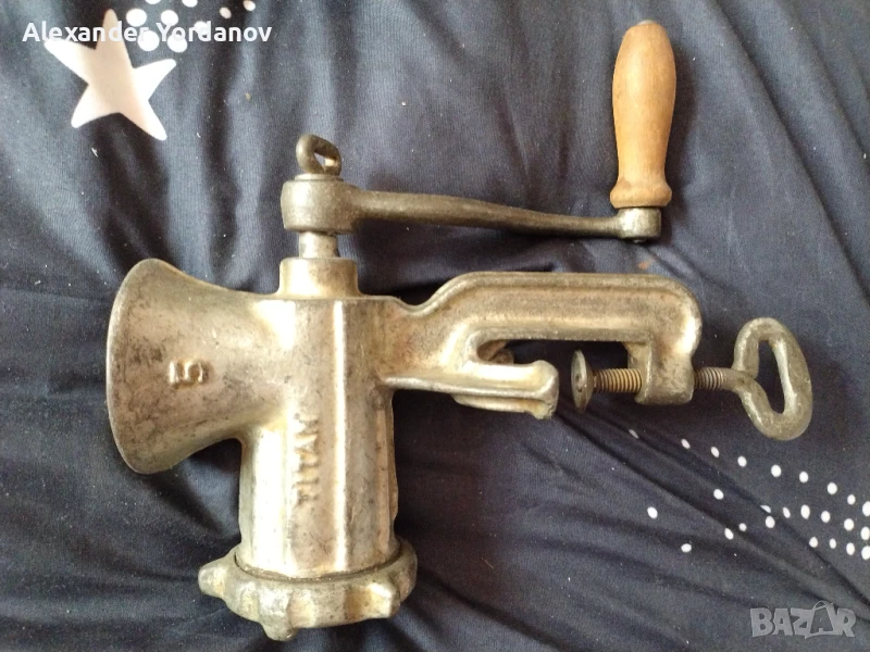 Продавам две месомелачки и зеленчукомелачка , снимка 1