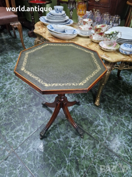 Уникална антикварна английска дървена масичка на колелца , снимка 1