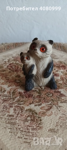 Красива статуйка на животинче с малкото си.