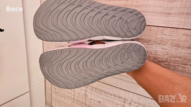Сандали за момиче Nike, снимка 4 - Детски сандали и чехли - 50857805