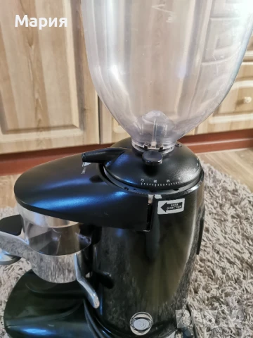 Продавам професионална кафемелачка , снимка 4 - Кафе машини - 50616817