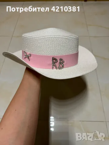 Чистно нова шапка RB с розова лента