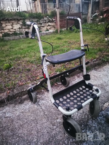 Проходилка ролатор INVACARE  Подходящ за оперирани, възрастни и трудно подвижни хора. Сгъваема, лека