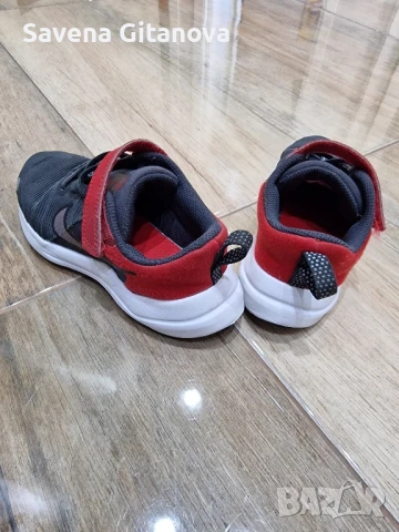 Детски маратонки Nike, снимка 5 - Детски маратонки - 50847333