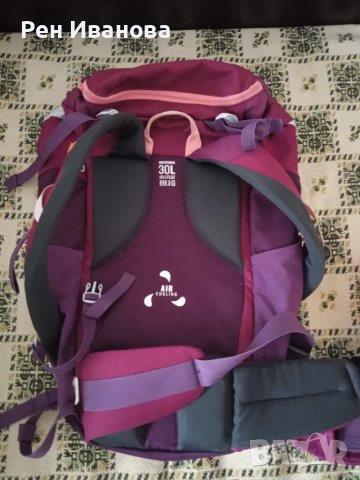 Продавам раница от Декатлон с подарък калъф срещу дъжд, снимка 2 - Раници - 47417953