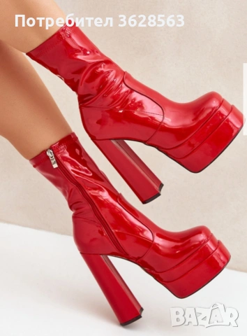 Червени лачени ботуши