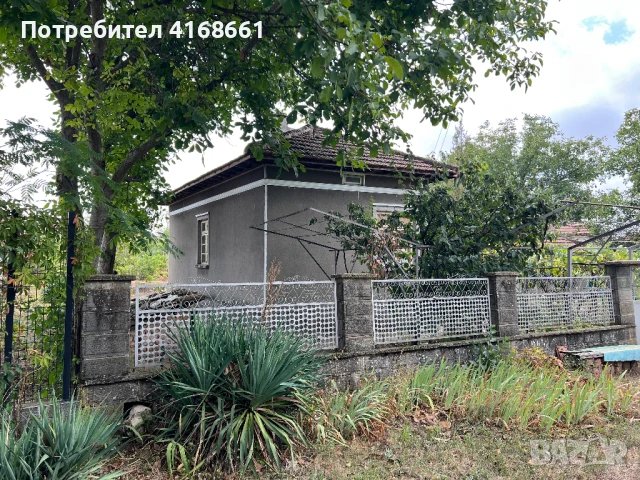 Продавам / Заменям къща с двор в село Бръшлен