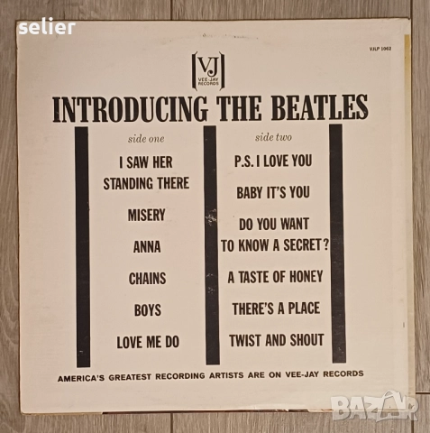 На феновете на Битълс предлагам една рядка плоча за колекцията ми,неофициално издание:  The Beatles , снимка 2 - Грамофонни плочи - 52696172