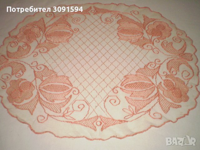 Стара винтидж 30 г на миналия век ръчно бродирана розова покривка на тюл овална, снимка 4 - Антикварни и старинни предмети - 42270177