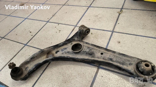 Носачи комплект  Тойота Ярис 2003, снимка 2 - Части - 51223688