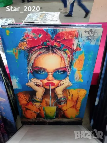 Светеща картина с LED осветление - момиче с очила 