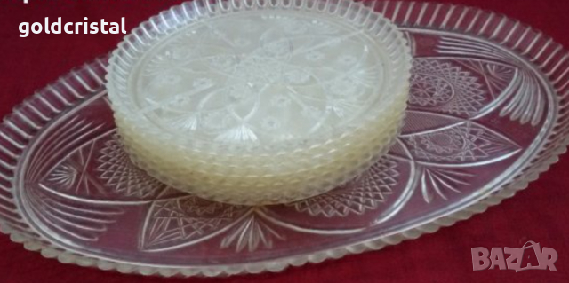 Ретро  пласмасови чинийки с два подноса, снимка 2 - Антикварни и старинни предмети - 18439476