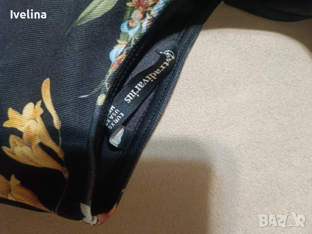 Дамски топ Stradivarius , снимка 2 - Корсети, бюстиета, топове - 53527689