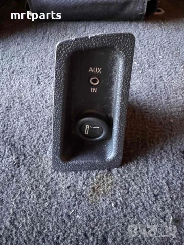 Запалка и Aux за BMW E87