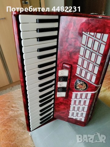 Продавам Немски акордеон ROYAL STANDART120баса 3гласа с куфар , снимка 9 - Акордеони - 52943794
