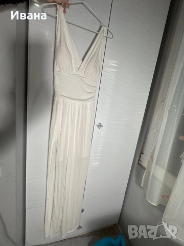 Дълга бяла рокля