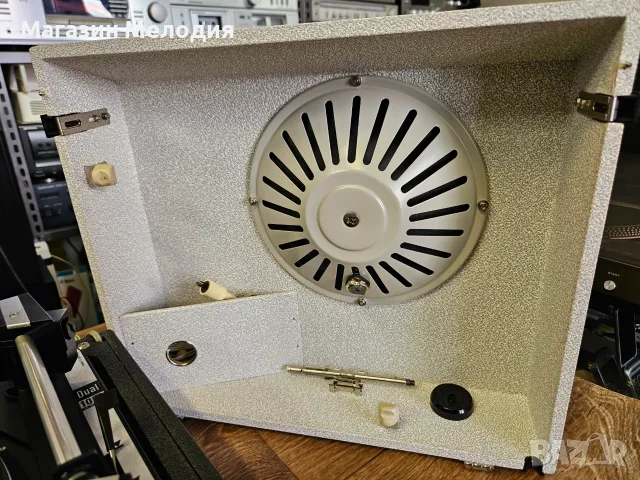 Грамофон куфар Dual P 1010 SV (Dual 1010) – Чисто Нов, НЕУПОТРЕБЯВАН , Made in W. Germany, снимка 2 - Грамофони - 55975746