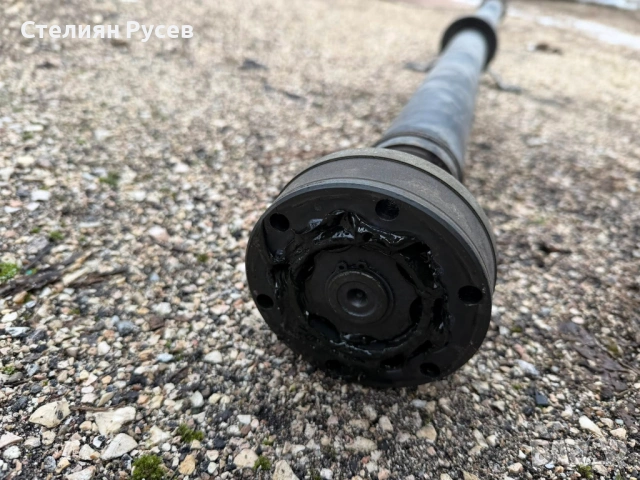 кардан с висящ лагер  audi a8 s8 d3 5.2 450hp facelift 2009г цена 100 евро дава се точно това от сни, снимка 2 - Части - 53647843