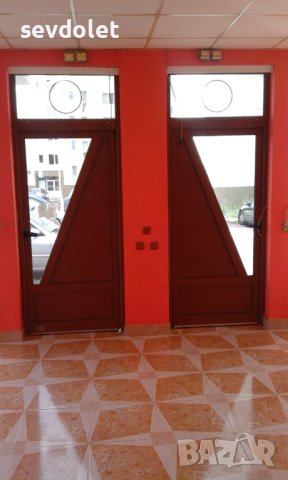 Продавам самостоятелна,масивна къща на 2 етажа.Първият етаж - търговска площ( работещ хран.магазин), снимка 7 - Къщи - 42335008