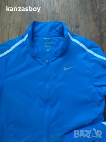 Nike Impossibly Light Jacket Womens - страхотна дамска ветровка КАТО НОВА С, снимка 4 - Спортни екипи - 47272767