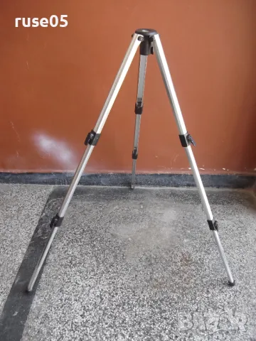 Част от статив за фотоапарат , камера и други