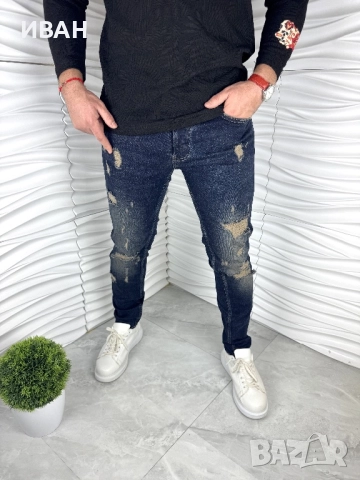 Мъжки дънки в син цвят с накъсан ефект