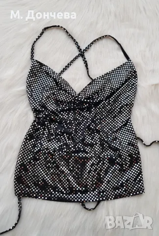 Дамски топ с паети и гол гръб