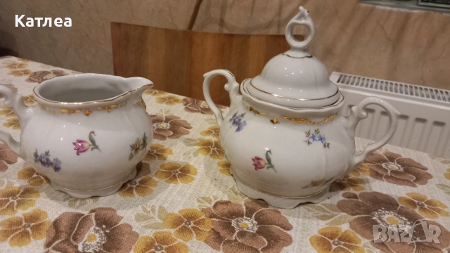 Порцеланова захарница и латиера , снимка 2 - Сервизи - 53638715