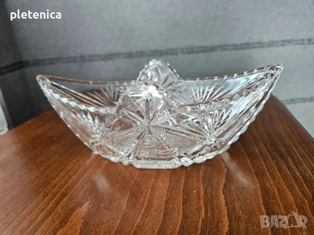 Нежна кристална купа , снимка 2 - Антикварни и старинни предмети - 49233827