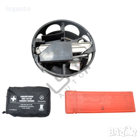 Комплект крик, ключ за гуми, кука за теглене, авариен триъгълник, аптечка и стойка/клин за гуми Merc