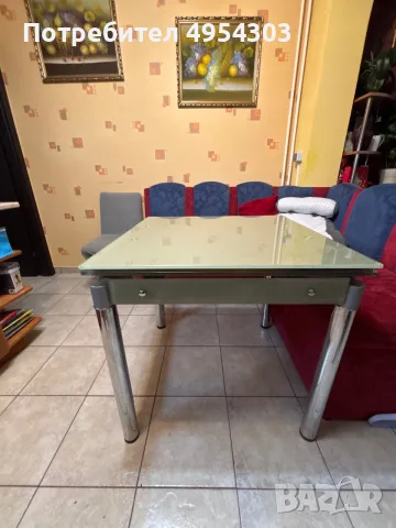 Продавам трапезна маса