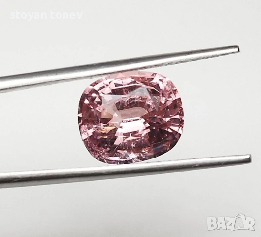 Рядък и ценен Падпараджа шпинел 2.68 кт от Мианмар! Нетретиран! Сертифициран! Нов!