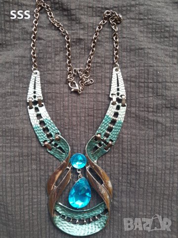 Колие, снимка 2 - Колиета, медальони, синджири - 41590292