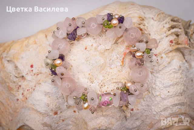 Гривна от полускъпжценни камъни