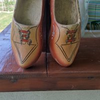 Стари дървени обувки/калеври  от едно време, снимка 1 - Антикварни и старинни предмети - 41637020