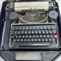 Пишеща машина, снимка 3 - Антикварни и старинни предмети - 42084330