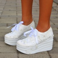 Обувки на платформа - бели - 185-04, снимка 2 - Кецове - 41377944