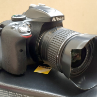 Фотоапарат Nikon D3300 в комплект с 2 обектива (18-55mm, 50mm 1.8G), снимка 2 - Фотоапарати - 44684039