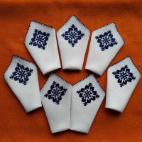Ръчно бродирани копринени кърпички - български мотив, снимка 1 - Ръчно изработени сувенири - 35972760