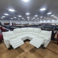 Светло кремав кожен ъглов диван с ел. релакс механизъм, снимка 2 - Дивани и мека мебел - 39945088