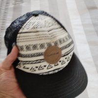 Dakine - страхотна шапка , снимка 7 - Шапки - 41480033