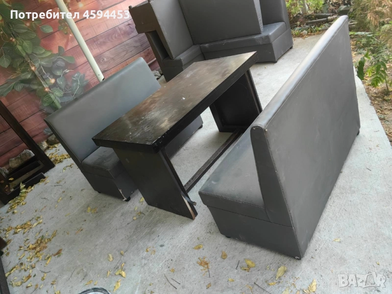 Комплекти маси с тапицирани диванчета. , снимка 1