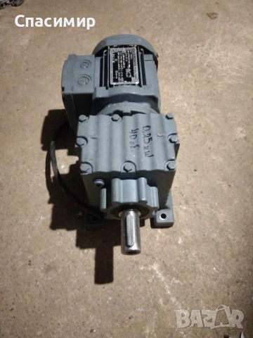 Моторедуктор 0,25kw на 1300 об изходящи 40об, снимка 5 - Електродвигатели - 51610510